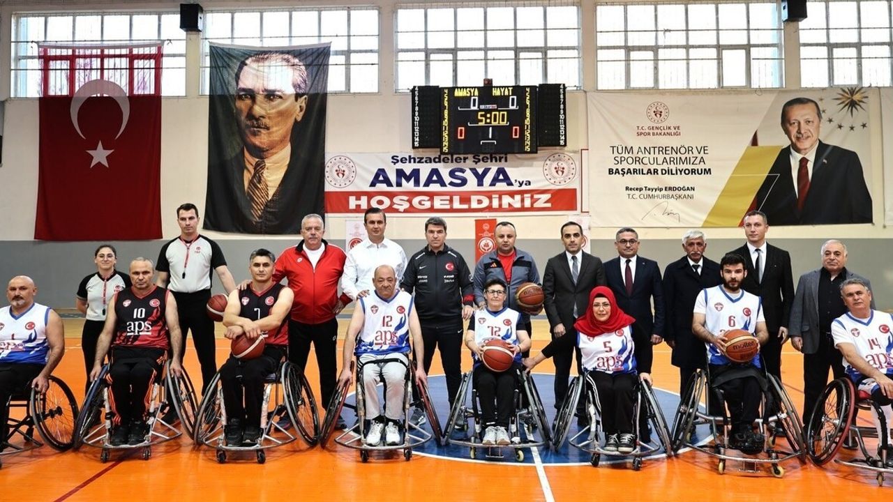 Amasya'da Protokol ile Ampute Basketbol Takımı 3 Aralık Dünya Engelliler Günü'nde Maç Yaptı
