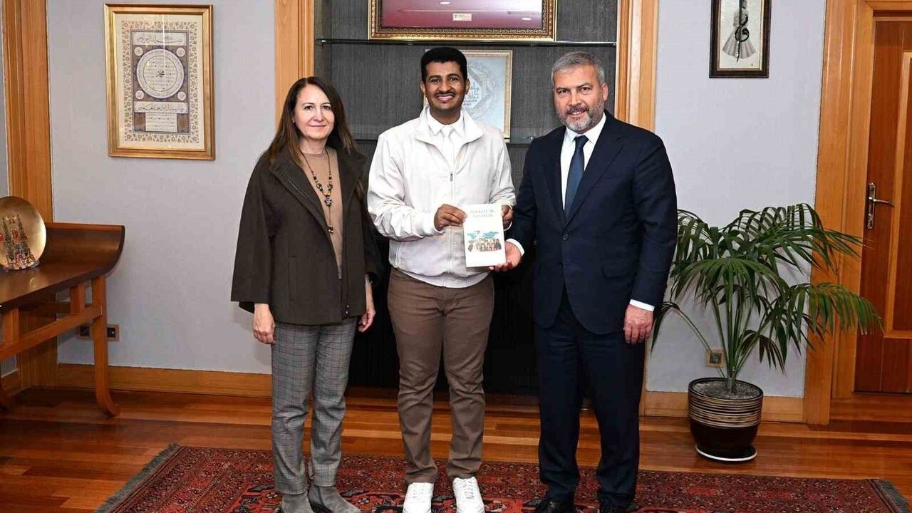 Anadolu Üniversitesi Doktora Öğrencisi Alyaguot Yousıf Hassan Ahmed 9. Uluslararası Öğrenciler Kongresi'nden Ödülle Döndü