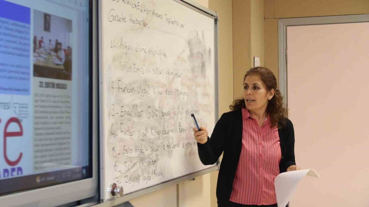 Anadolu Üniversitesi Engelliler Entegre Yüksekokulu 32 yıldır işitme kayıplı öğrencileri mesleğe hazırlıyor