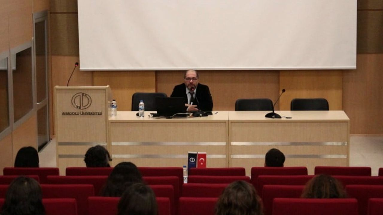 Anadolu Üniversitesi'nde 'Antik Çağ’da Seramik Kaplar Işığında Yemek Kültürü' semineri düzenlendi