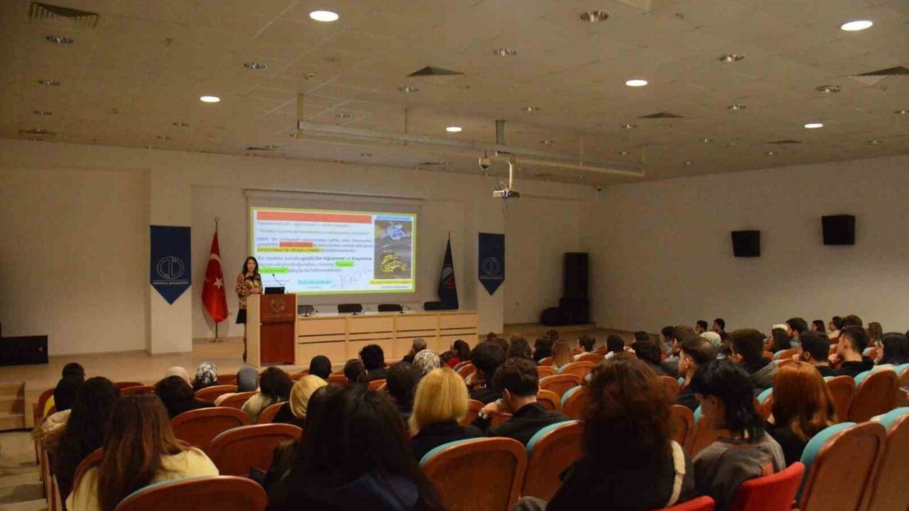 Anadolu Üniversitesi'nde 'Doğada ve Sanatta Taklit' semineri — Biyoloji, sanat ve eğitimde taklit