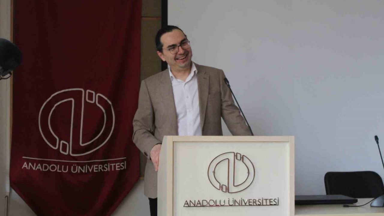 Anadolu Üniversitesi'nde ‘Otomatik Dikkatin Bilimsel Serüveni’ semineri: Prof. Dr. Nart Bedin Atalay sunumu