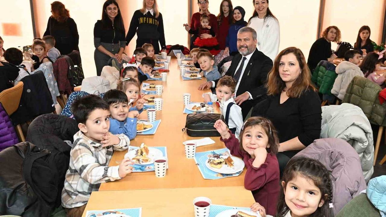 Anadolu Üniversitesi Rektörü Yusuf Adıgüzel 'Bir Yaş Daha Büyüyorum' etkinliğine katıldı