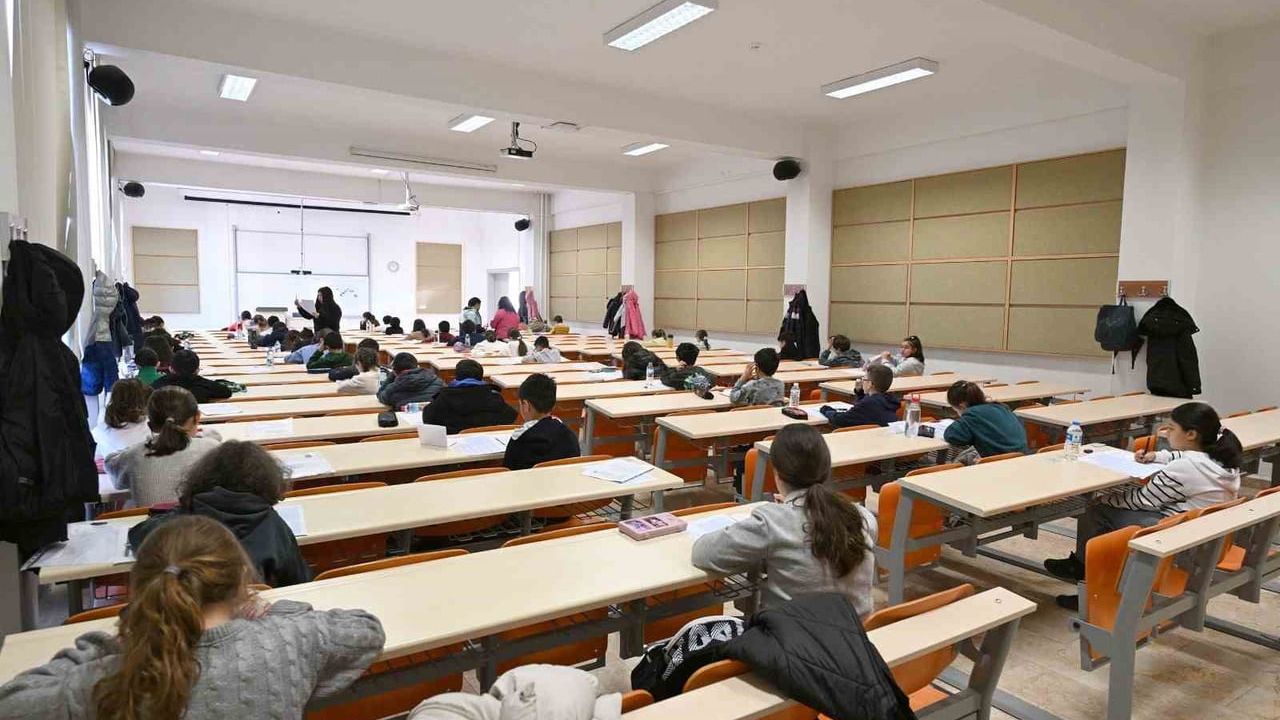 Anadolu Üniversitesi ÜYEP 5. Sınıf Tanılama Sınavına 583 Başvuru, 28 Kontenjan İçin Rekabet Sürüyor