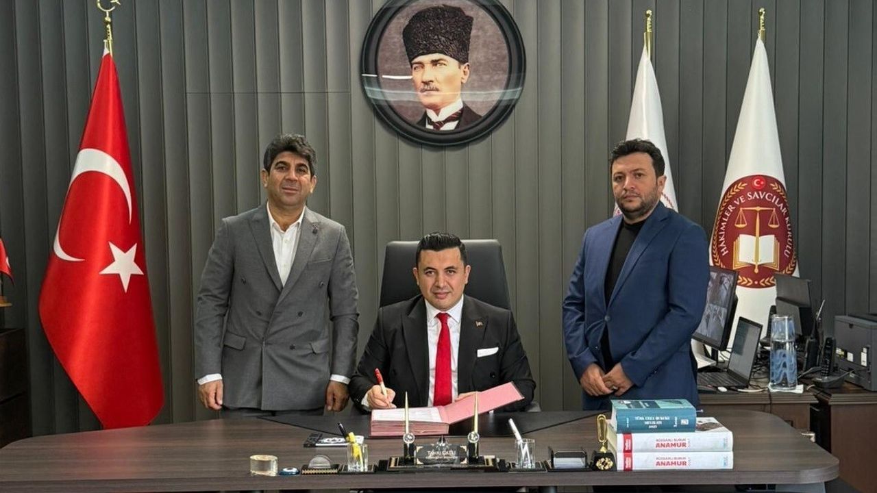 Anamur’da 33 dairelik yargı lojman projesi için sözleşme imzalandı