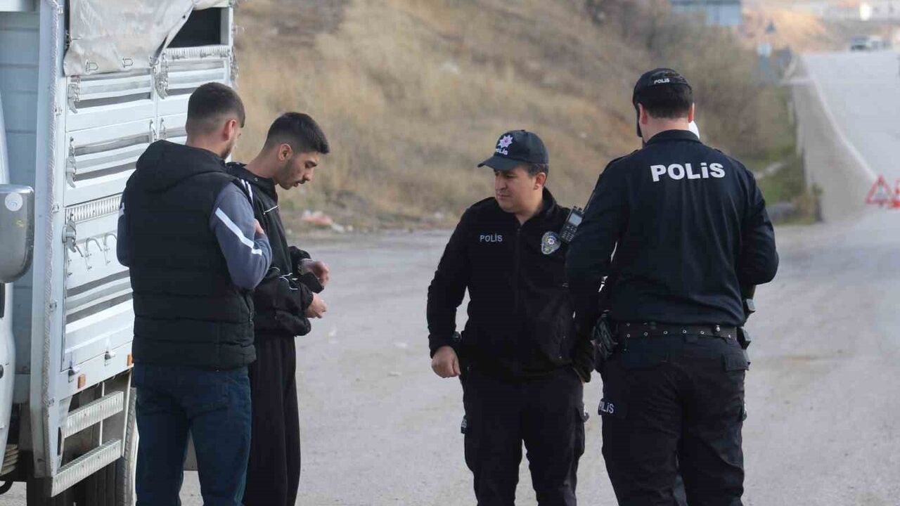 Ankara Akyurt’ta zorunlu kış lastiği denetimi başladı