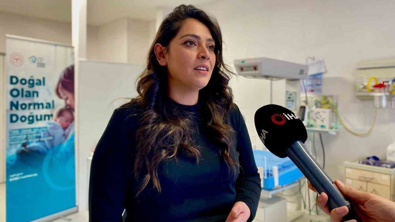 Ankara Bilkent Şehir Hastanesi’nde suda doğuma yoğun ilgi: İlaçsız ağrı yönetimi ve doğal doğum alternatifi