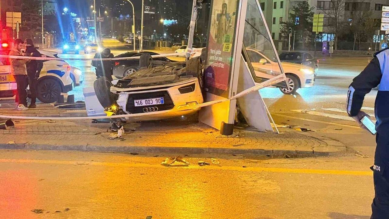 Ankara Çankaya'da otomobil ile motosiklet çarpıştı: 4 kişi yaralandı