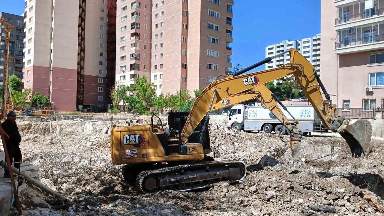 Ankara’da anne ve teyzesinin kamyon altında ölümü: Aile ‘sürücü bilerek geçti’ diyor, yargılama sürüyor