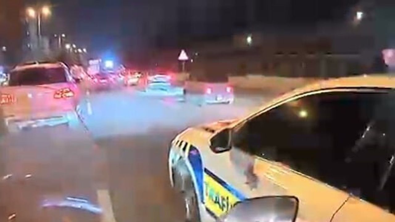 Ankara'da Trafikte Kalan Ambulansa Motosikletli Kurye Yol Açtı