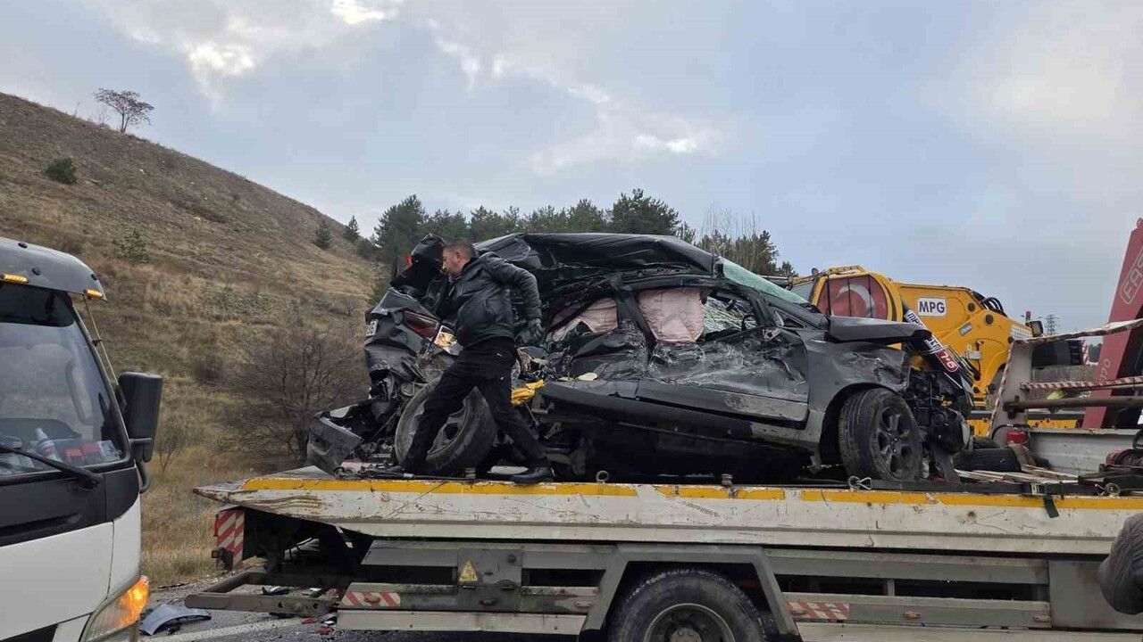 Ankara-Kırıkkale kara yolunda 6 araçlı zincirleme kaza: 5 yaralı
