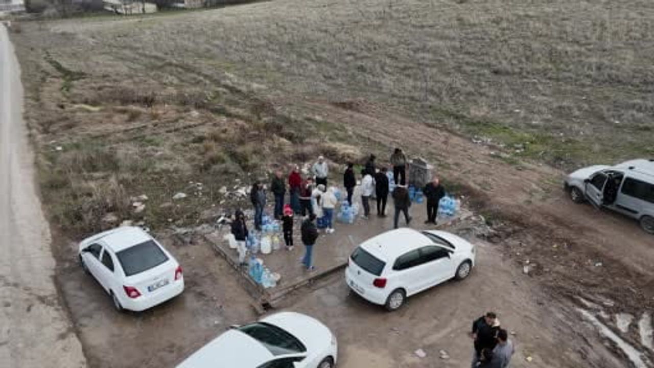 Ankara Sincan'da 2 gündür süren su kesintisi: Vatandaşlar çeşmelerden ihtiyaçlarını karşılıyor