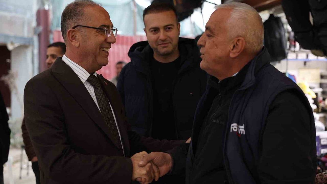 Antakya Belediye Başkanı İbrahim Naci Yapar esnaf ziyareti yaptı; 27 Aralık anahtar teslim törenine davet etti