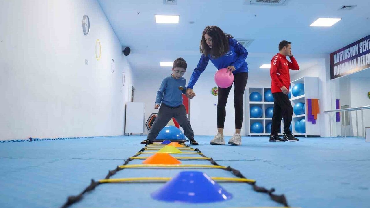Antalya Büyükşehir'den özel gereksinimli bireylere ücretsiz spor kursu