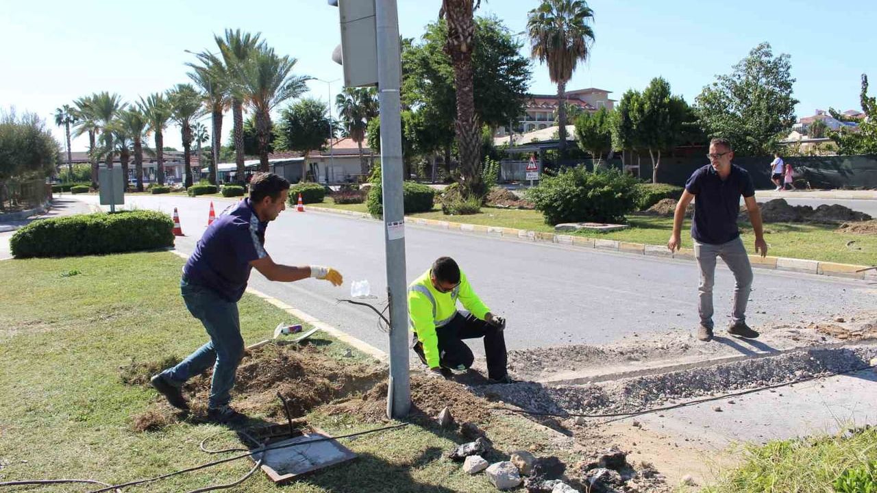Antalya Büyükşehir, Manavgat'ta sinyalizasyon altyapısını yeniliyor