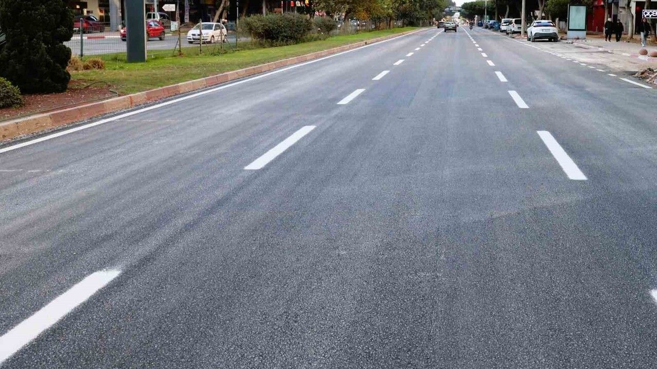 Antalya'da 100. Yıl Bulvarı'nda ilk etap asfalt yenileme tamamlandı