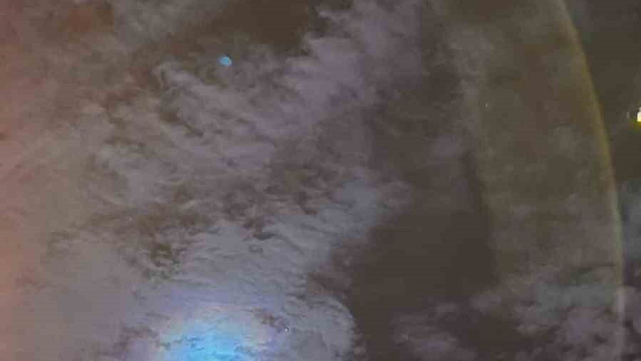 Antalya'da 4.3 büyüklüğünde deprem; güvenlik kameraları panik anlarını kaydetti