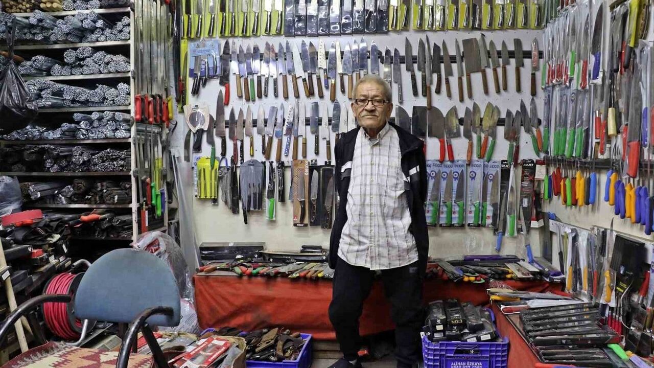 Antalya'da 65 yaşındaki bıçak bileme ustası: 50-60 bin liraya çırak bulamıyor