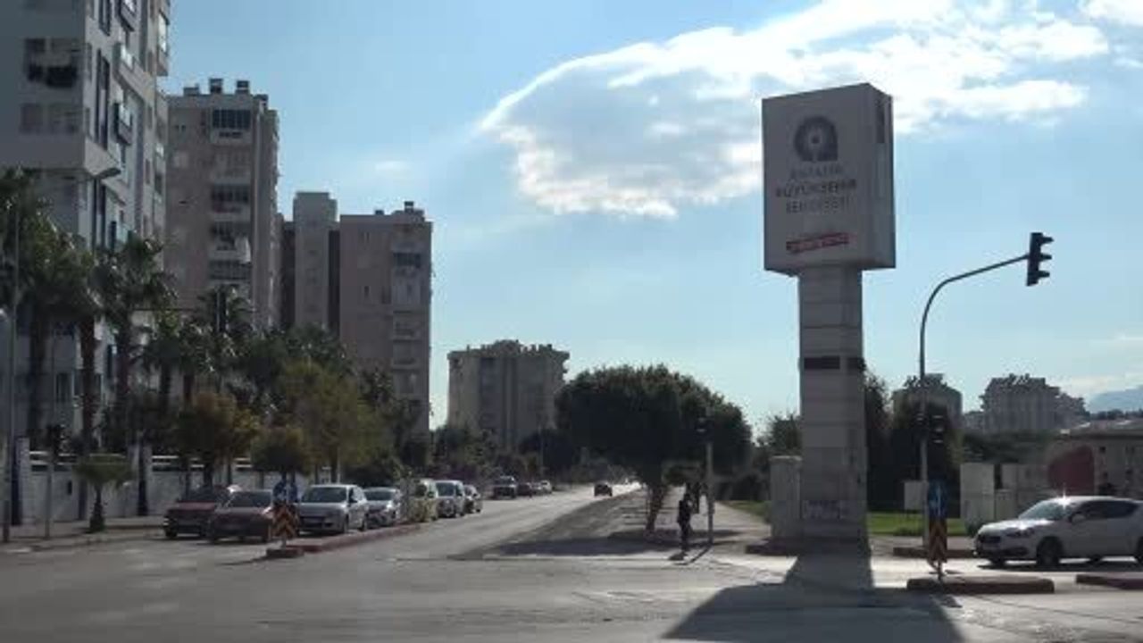 Antalya'da Aralıkta Gündüz 24°C, Gece 8°C — Sahillerde Yazı Andıran Hava