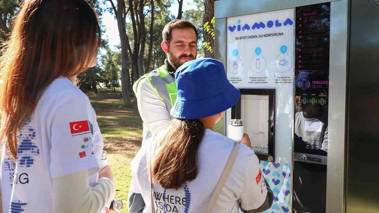 Antalya'da Atıksız Gün: Öğrencilere ormanlarda atıkların yangın riski uygulamalı gösterildi