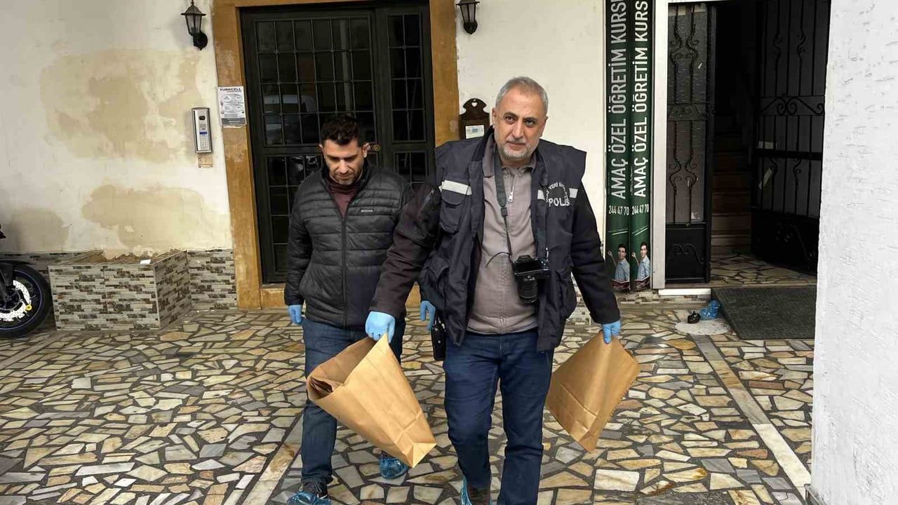 Antalya’da Evinde Ölü Bulunan 70 Yaşındaki Kadının Kızı ve Erkek Arkadaşı Tutuklandı