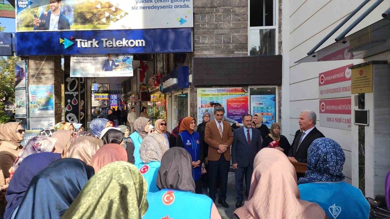 Antalya'da 'İyilik Atölyesi' açıldı: Kadın Kolları el emeğini ihtiyaç sahiplerine ulaştıracak