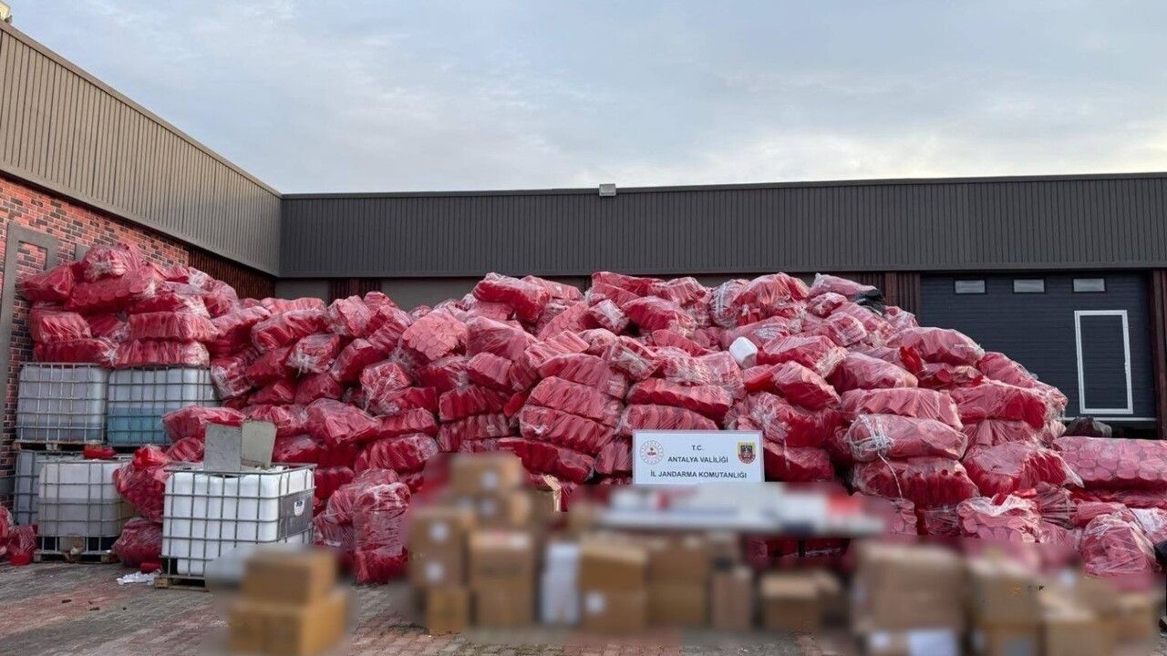 Antalya'da kaçak alkol operasyonu: Kepez'de 52 bin litre etil alkol ele geçirildi