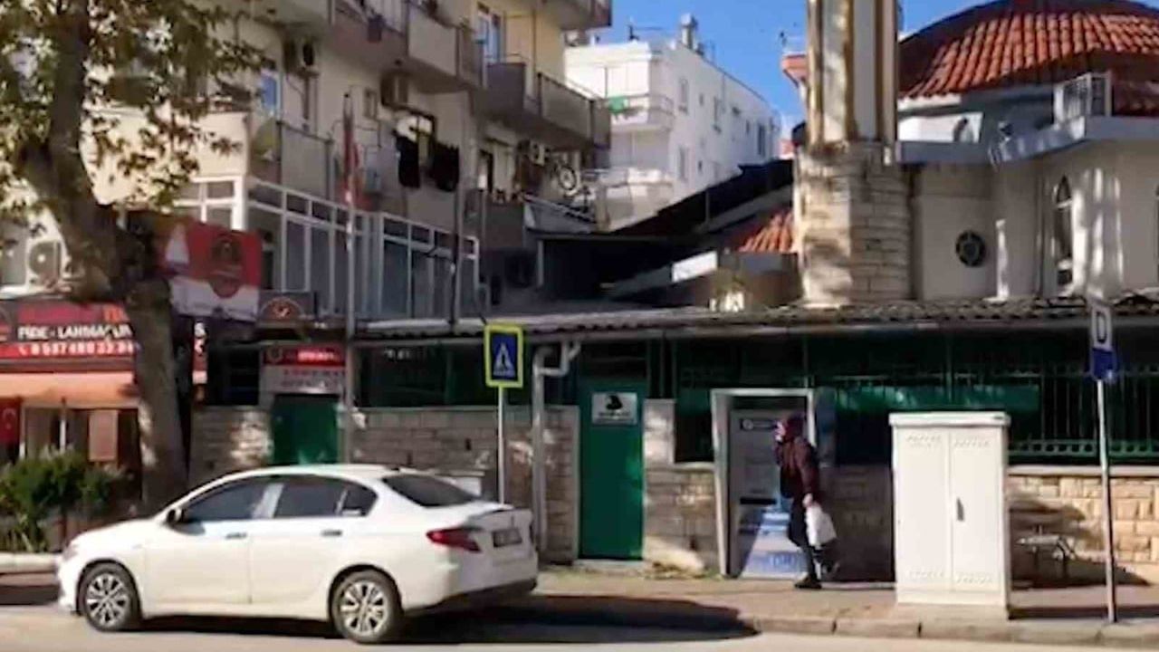 Antalya’da kendisini polis olarak tanıtan 10 şüpheli yakalandı; 7’si tutuklandı