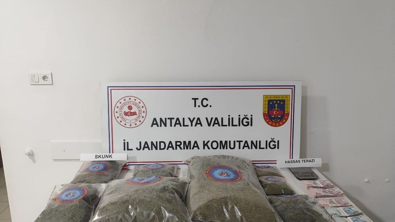 Antalya'da Konyaaltı ve Elmalı'da jandarma uyuşturucu operasyonu