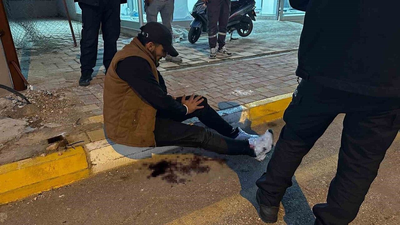 Antalya'da sigara isteyen çocukların bıçaklı saldırısında 27 yaşındaki adam yaralandı