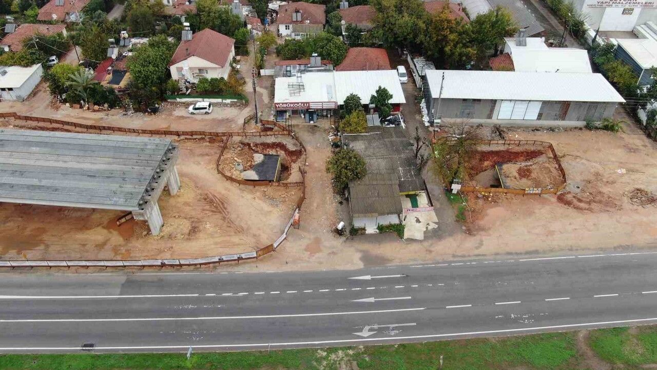 Antalya'da Uncalı Köprülü Kavşağı İnşaatı, Kamulaştırma Uyuşmazlığı Nedeniyle Durdu