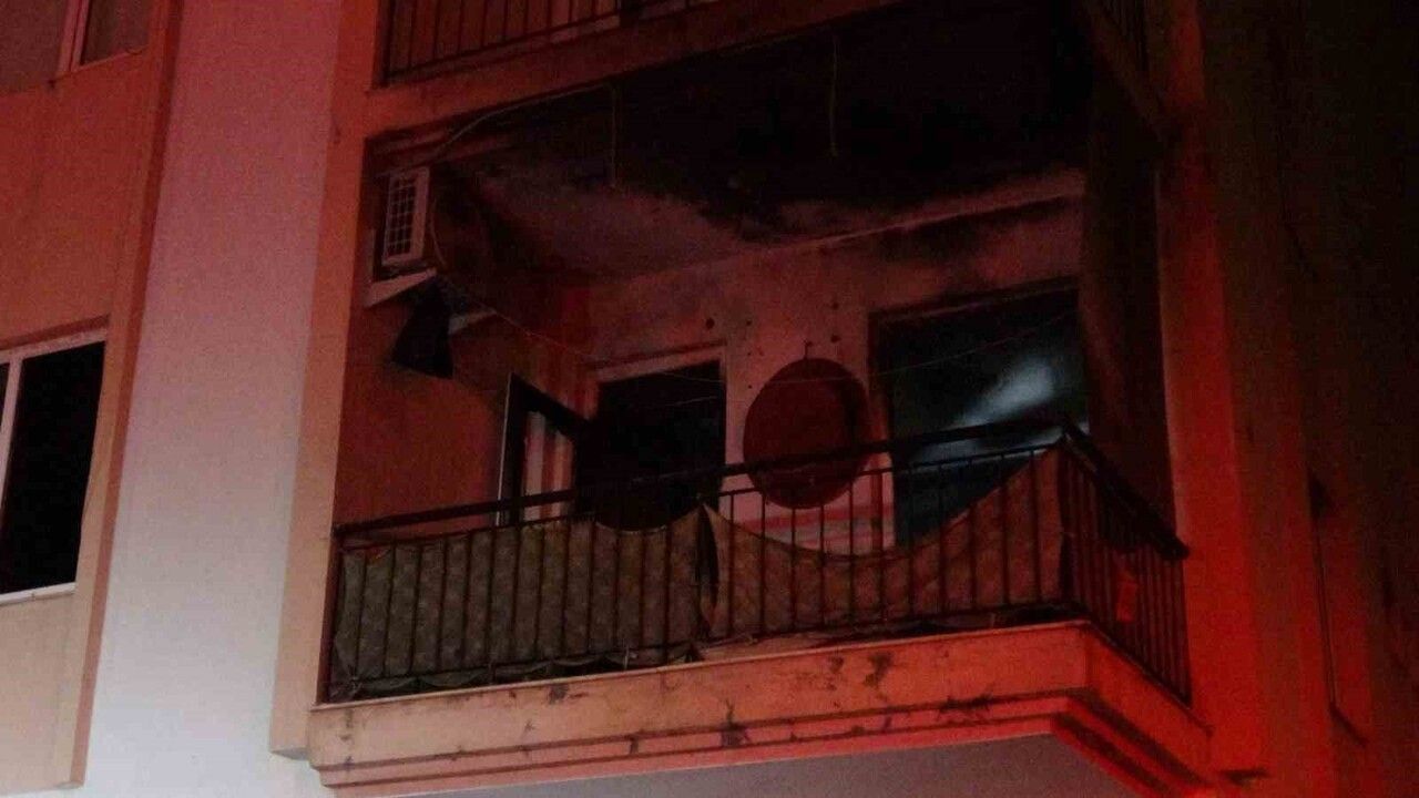 Antalya Kepez'de daire yangını: 3'ü çocuk 4 kişi dumandan etkilendi