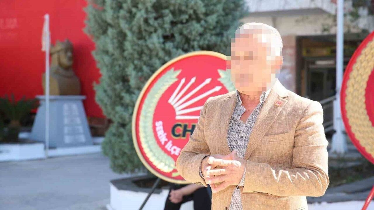 Antalya Serik'te eski CHP İlçe Başkanı rüşvet iddiasıyla gözaltına alındı