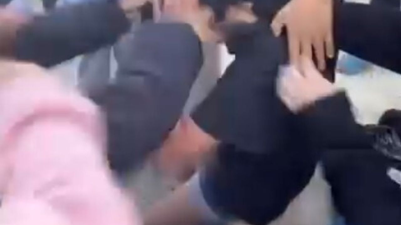 Antalya Serik'te ilkokul bahçesinde akran zorbalığı: 11 kişilik grup kız öğrenciyi darbetti