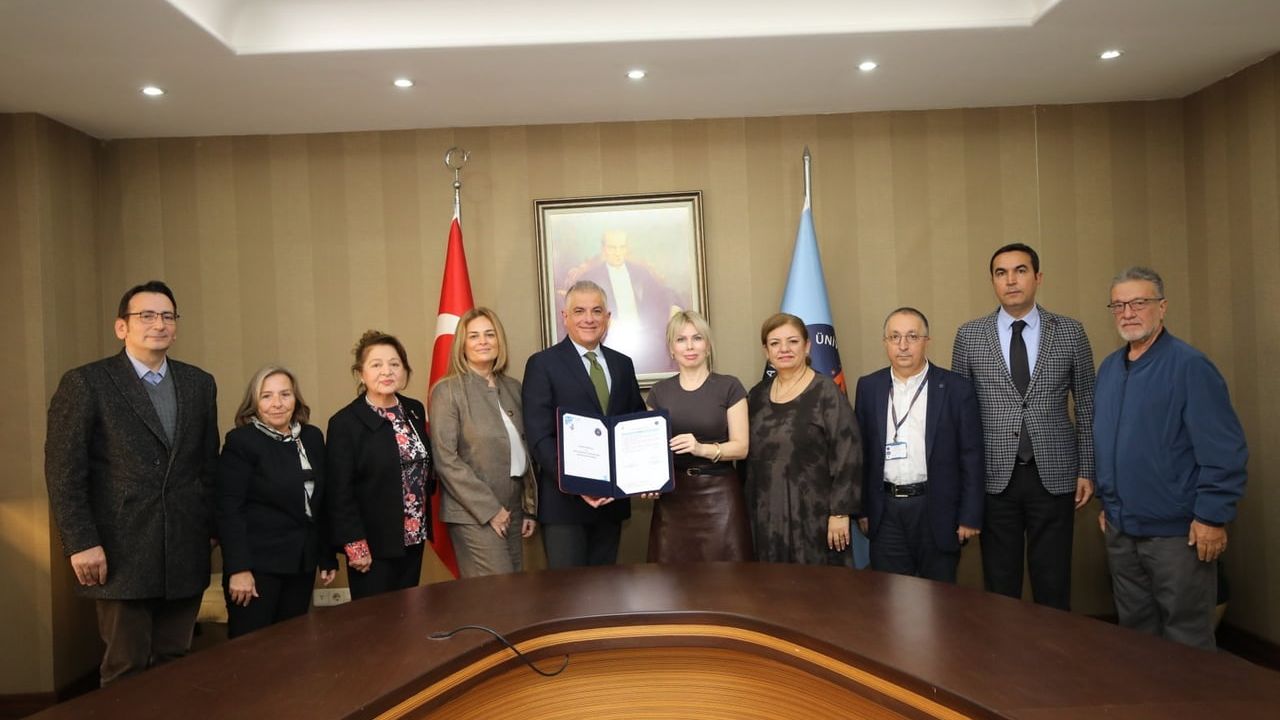 Antalya Üniversite Destekleme Vakfı'ndan Akdeniz Üniversitesi Hastanesi'ne Anjiyografi Cihazı Bağışı