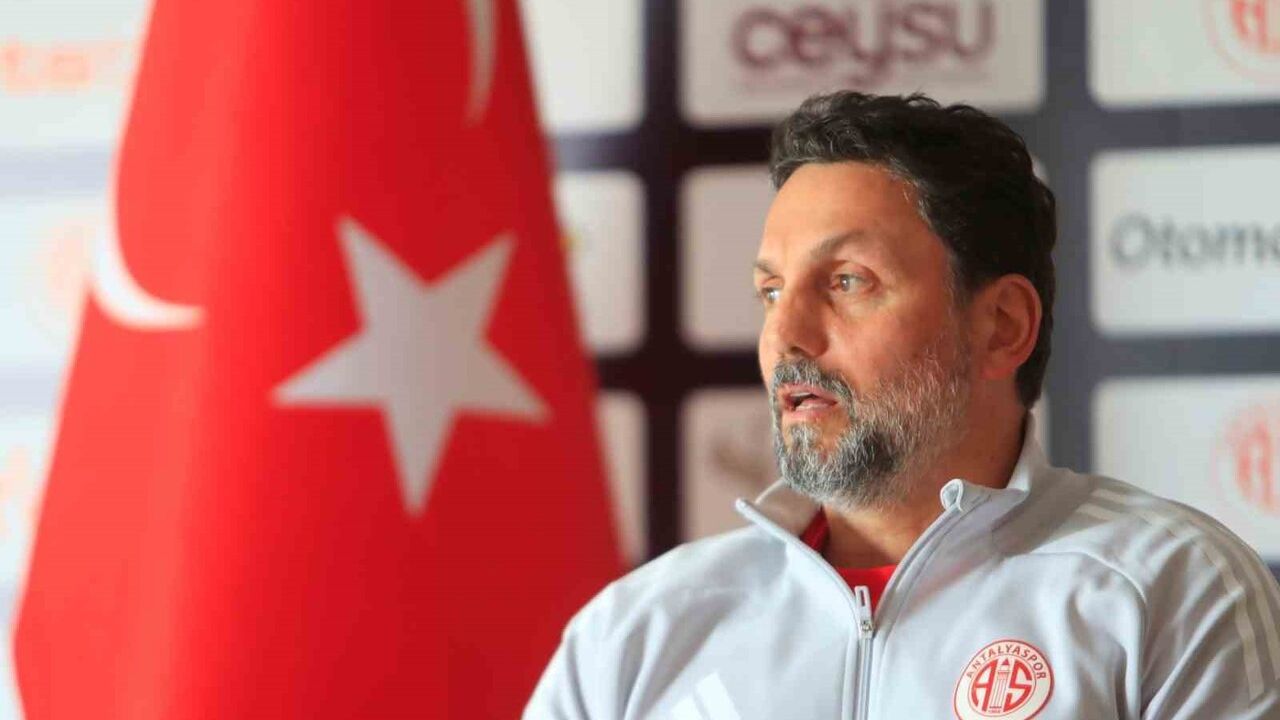 Antalyaspor, Erol Bulut ile karşılıklı anlaşmayla yollarını ayırdı