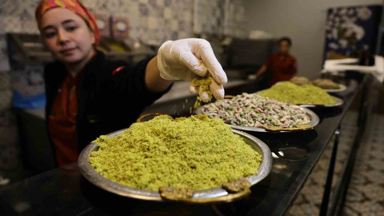 Antep fıstığı fiyatı 3 bin lirayı aşınca: Tatlılarda gıda boyası ve bezelye uyarısı