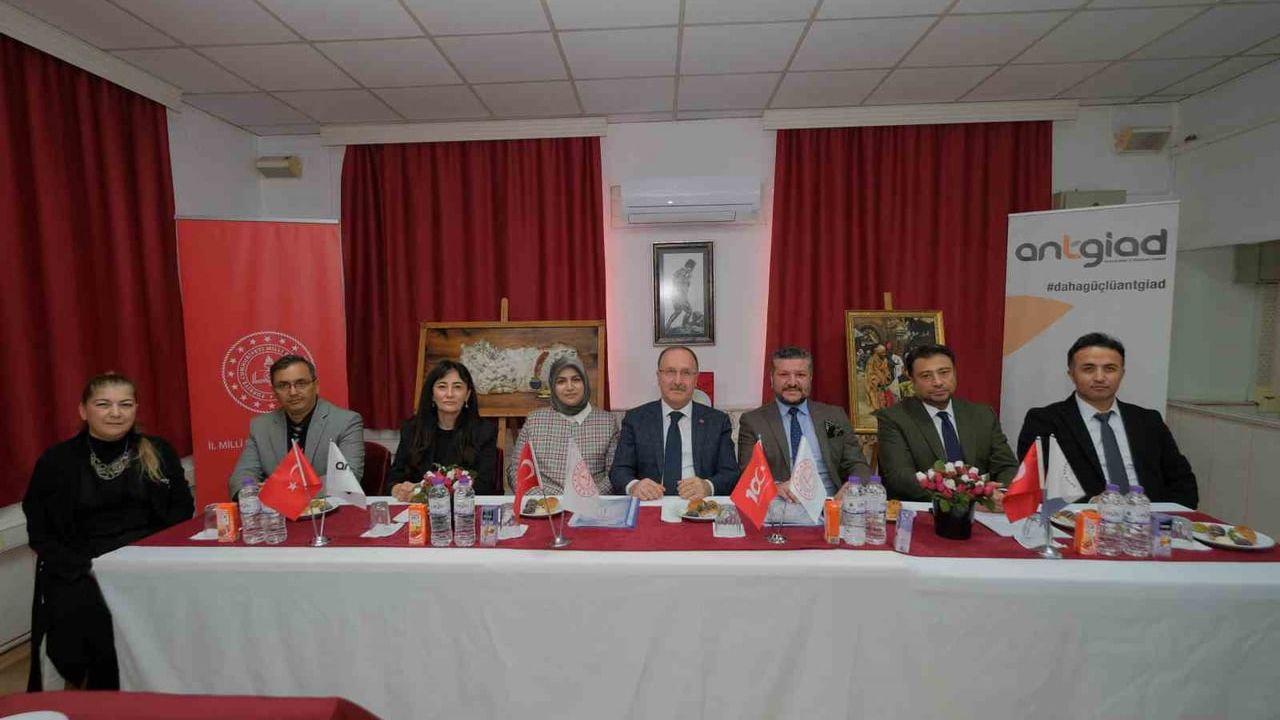 ANTGİAD iş birliğiyle istihdam garantili Ön Muhasebe kursunu 14 kursiyer tamamladı