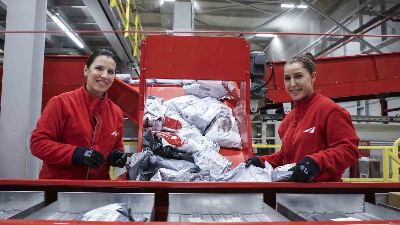 Aras Kargo, 'Kırmızı Kahramanlar Saha Buluşması' ile 1000'in Üzerindeki İdari Çalışanı Sahaya Taşıdı