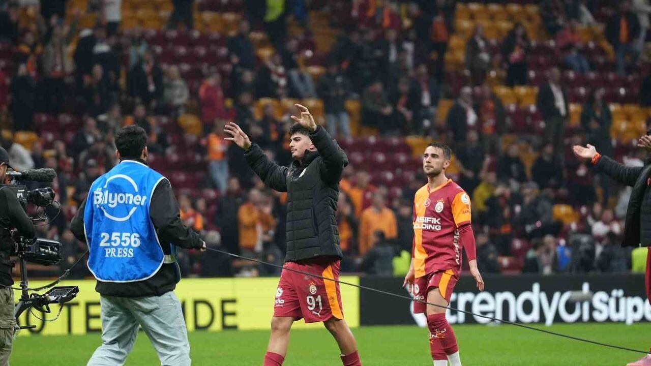 Arda Ünyay taraftarlara üçlü çektirdi: Galatasaray-Samsunspor maçının ardından