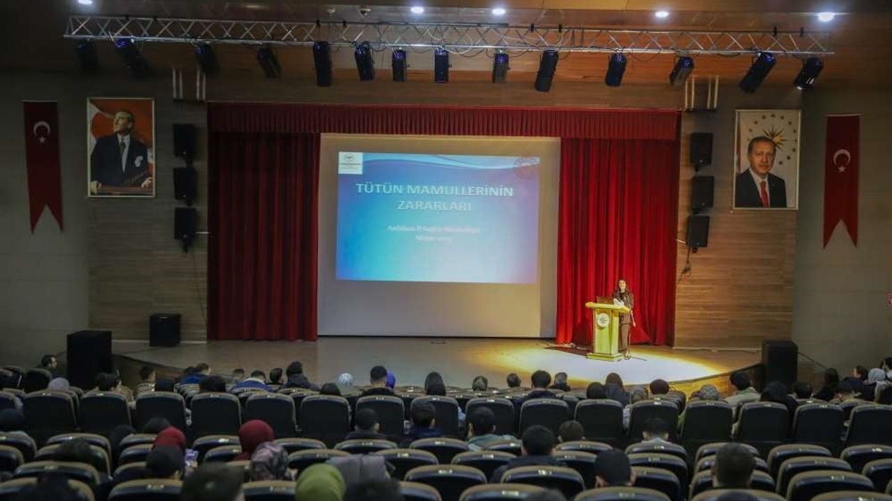 Ardahan'da bağımlılıkla mücadele konferansı: üniversite ve sağlık müdürlüğü işbirliği