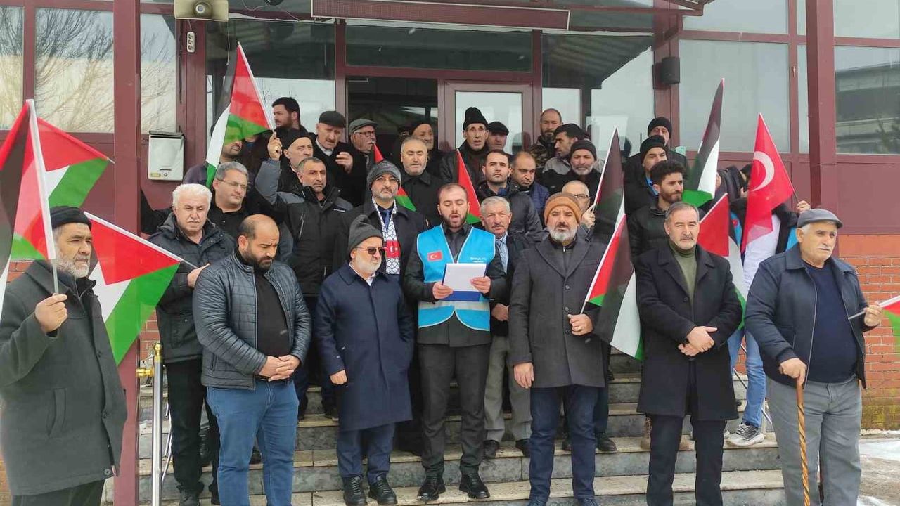 Ardahan'da Cuma Namazı Sonrası İsrail Protestosu: Filistin’e Destek Çağrısı