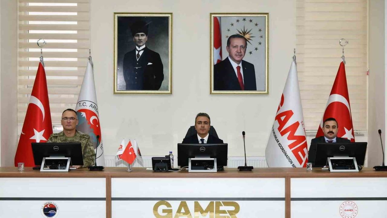 Ardahan'da İl Güvenlik ve Asayiş Koordinasyon Toplantısı Yapıldı