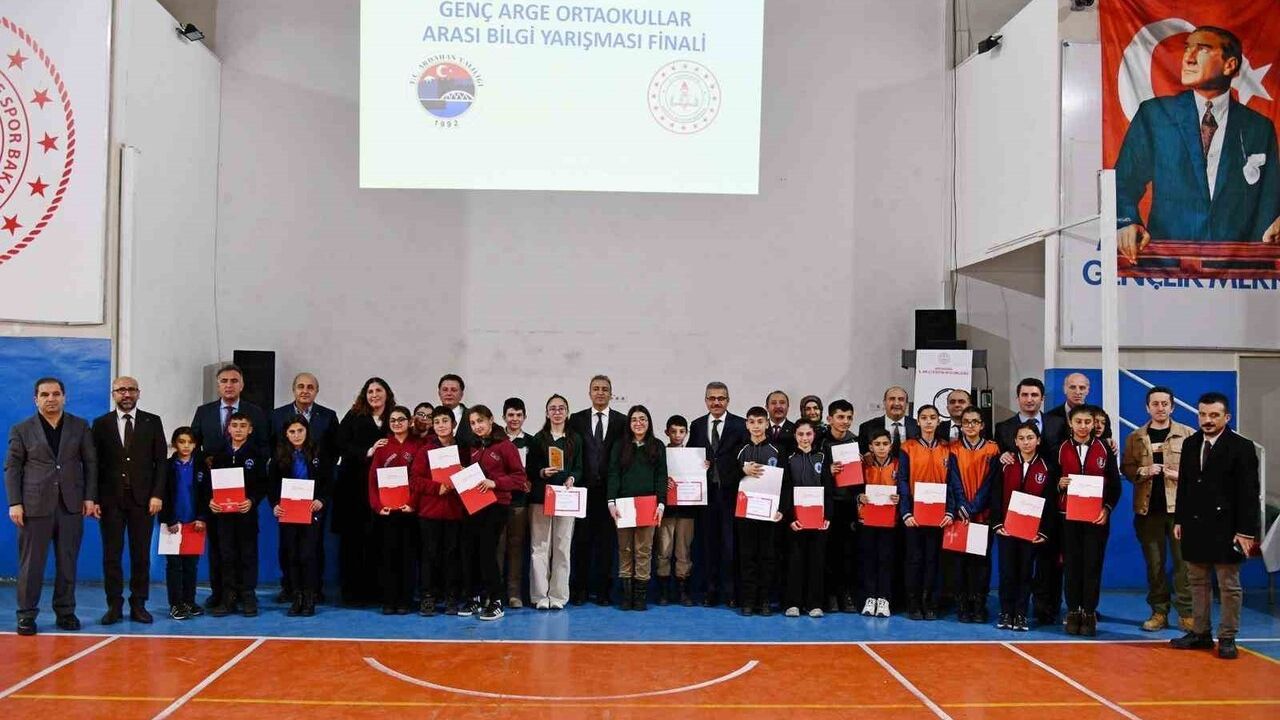 Ardahan'da Ortaokullar Arası Bilgi Yarışması: TOBB Ortaokulu İl Birincisi