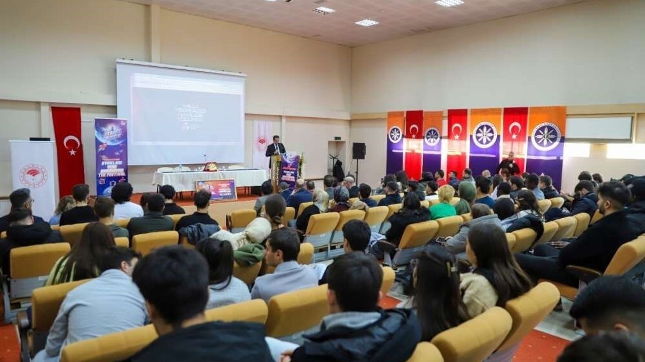 Ardahan'da Teknofest Türkiye Şampiyonluğu Tecrübe Paylaşımı programı düzenlendi