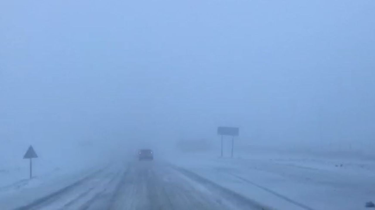 Ardahan'da Yoğun Kar ve Buzlanma Yüksek Kesimlerde Ulaşımı Aksattı