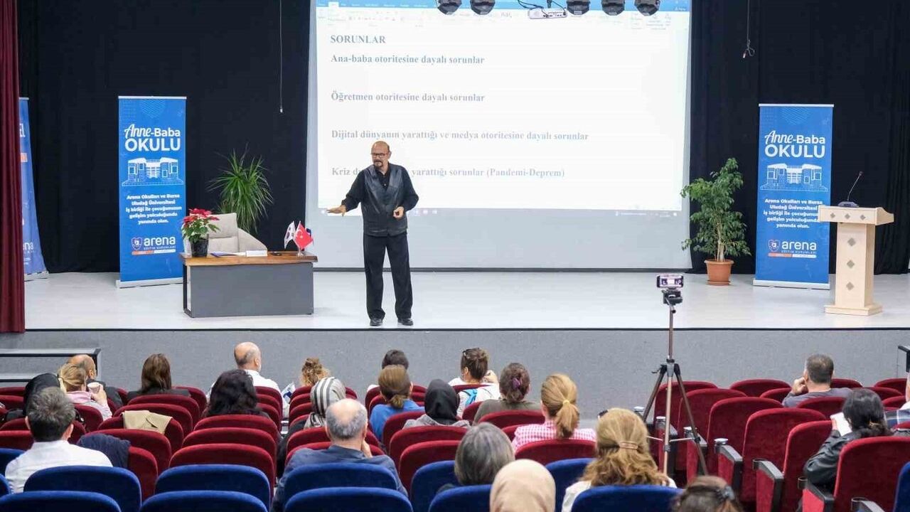 Arena Eğitim Kurumları ve Bursa Uludağ Üniversitesi iş birliğiyle 'Anne-Baba Okulu' yoğun ilgi gördü