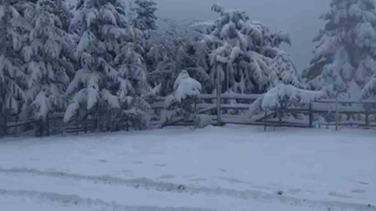 Arkut Dağı'nda yapay kar sistemiyle kayak sezonu 30 Nisan'a uzatıldı