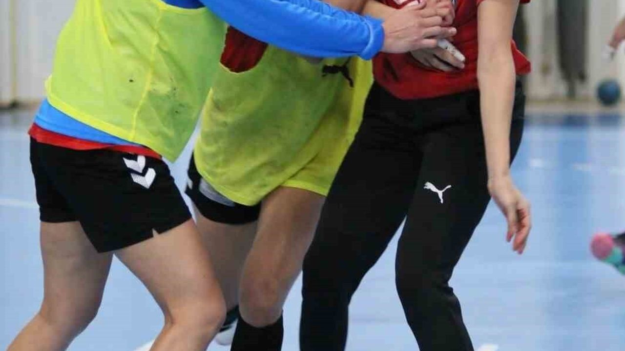 Armada Praxis Yalıkavakspor ikinci yarı hazırlıklarına başladı