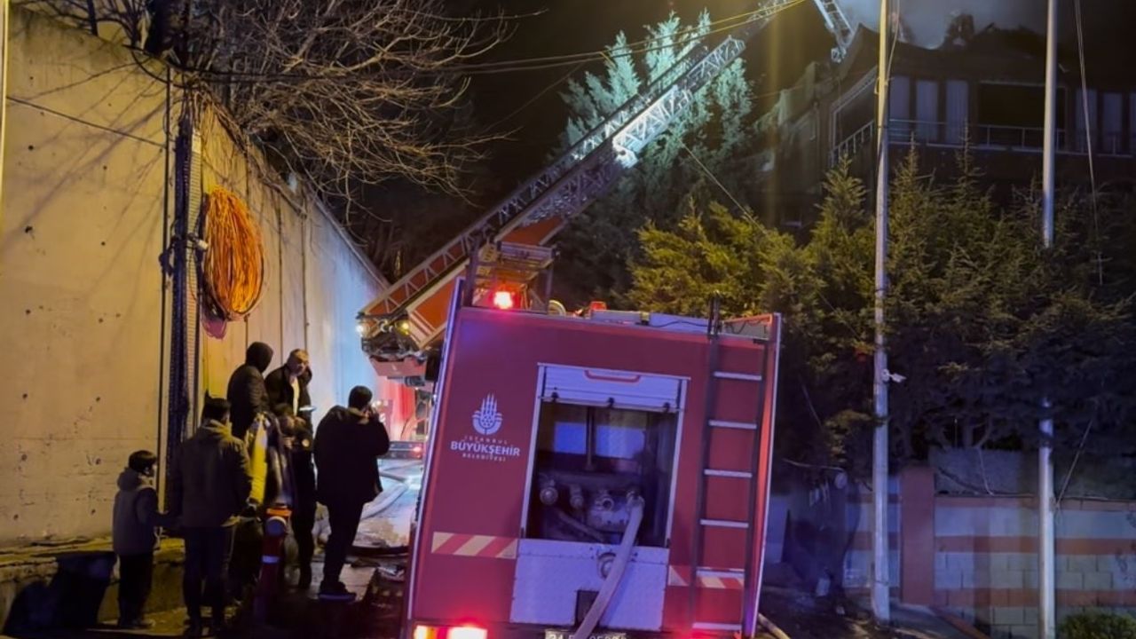 Arnavutköy Boğazköy'de 4 katlı binanın bacasında yangın söndürüldü